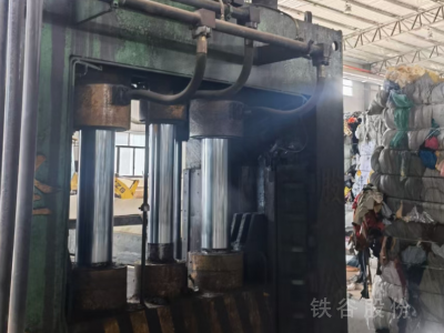低價(jià)處理800噸圣博龍門(mén)剪。八米料箱。倆米刀口圖2