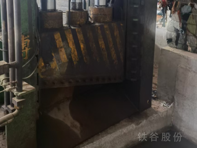 低價(jià)處理800噸圣博龍門(mén)剪。八米料箱。倆米刀口圖4